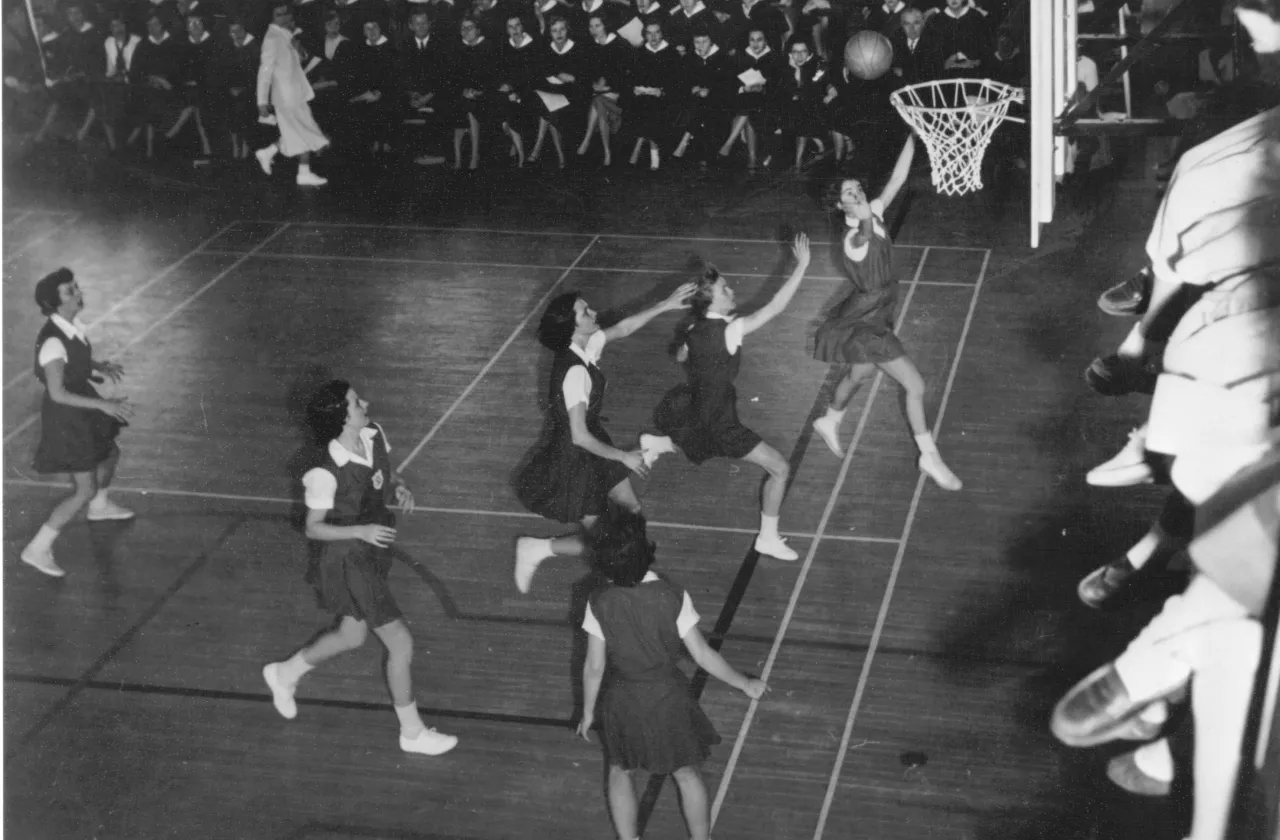 Smithies playing basketball in 1948.