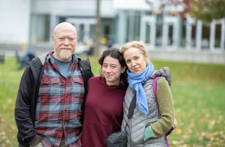A Smithie poses with family on Chapin lawn during Family Weekend.