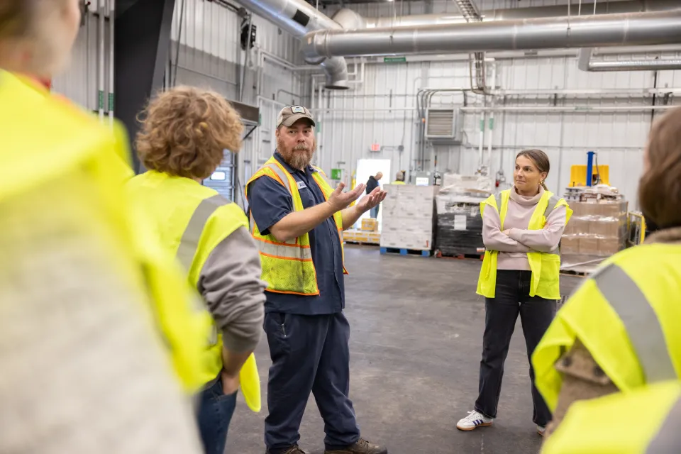 Plant manager Abe Marciniec talks to Smith students at Vanguard Renewables